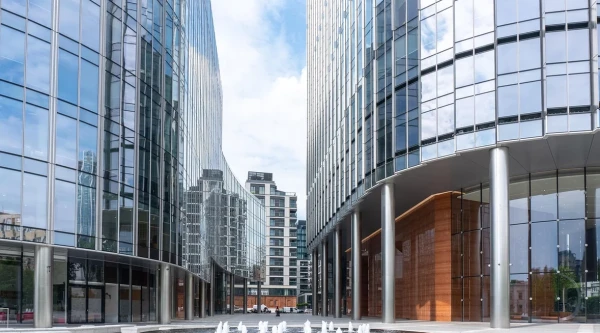 В столице бывшей крестьянской страны Восточной Европы.