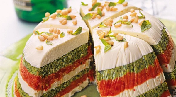Cake with Sun-Dried Tomatoes and Pesto: A Delicious Recipe for a Celebration