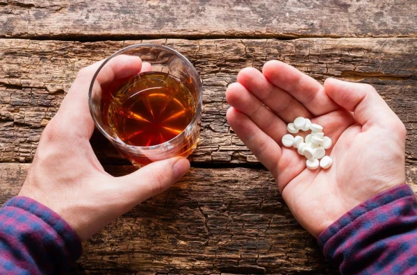 What You Need to Know About Mixing Alcohol with Medications: Advice from a Doctor