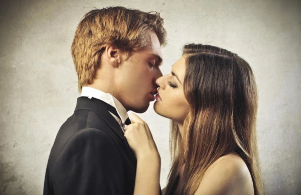 Why Do People Prefer to Close Their Eyes During Kisses?