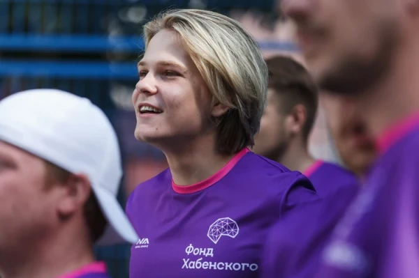 Ваня увлечен спортом.