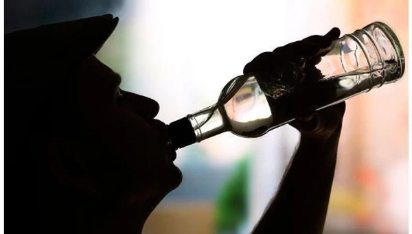 Why It Is Important to Drink Water with Alcoholic Beverages — Explained by an Expert