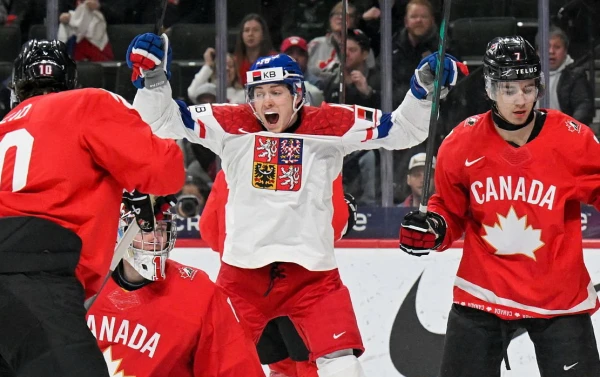The Czech Republic knocked Canada out of the gold medal race with 10 goals in the semifinal match