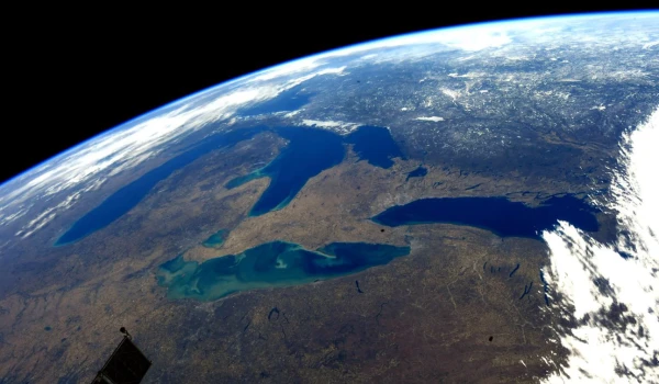 Большое видится на расстоянии.