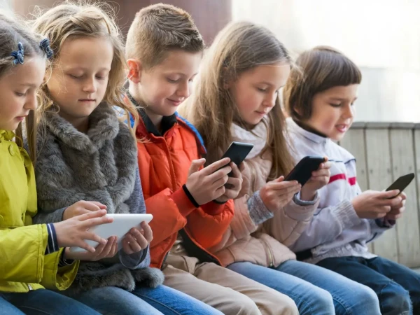 Should Social Media Be Banned for Children and Why: A Psychologist's Explanation
