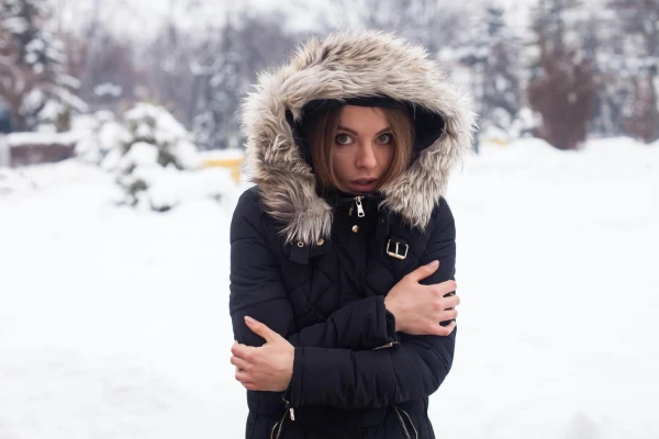 Even an expensive down jacket doesn’t keep you warm? Why heat 'escapes' — and how to fix it in the cold