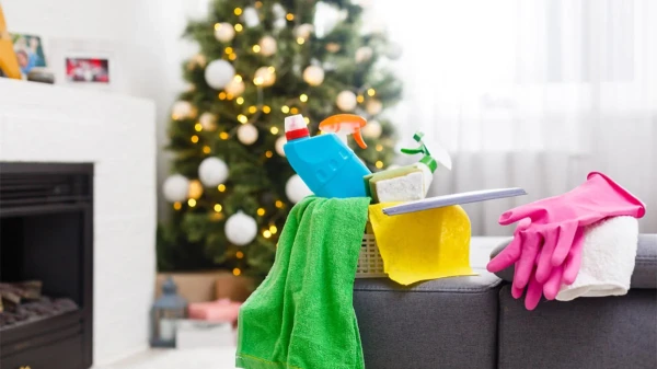Not a Single Needle on the Floor: 3 Quick Ways to Remove a Christmas Tree from Your Apartment Without Mess