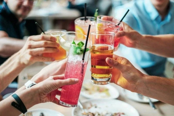 Three Reasons Why Mixing Alcohol with Carbonated Drinks is Dangerous. How to Consume Alcohol Properly?