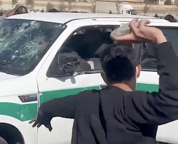 35 people killed and 1200 arrested in protests in Iran