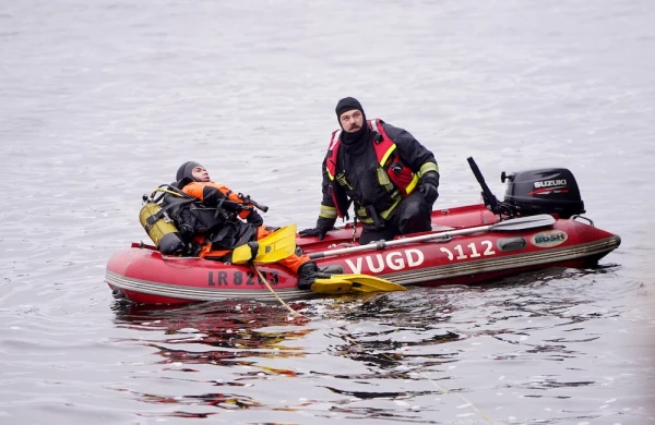 In Daugavpils, rescuers retrieved the body of a deceased person from the river