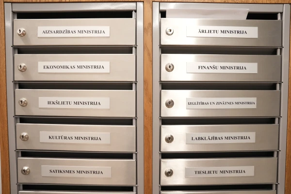 The ruling coalition is divided again: this time over the issue of 'supervision'