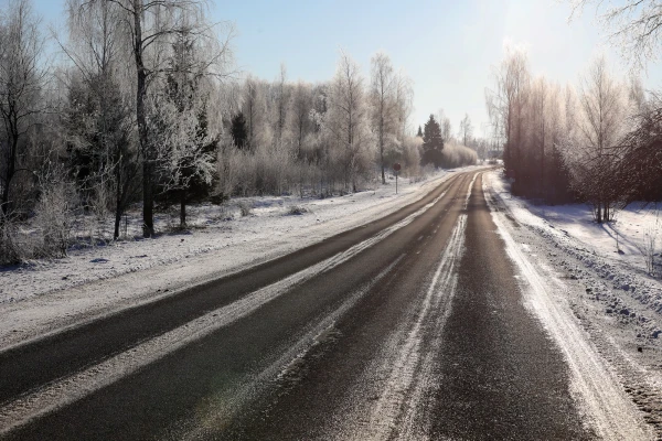 Traffic conditions are difficult in places in Vidzeme and Latgale, as well as around Riga