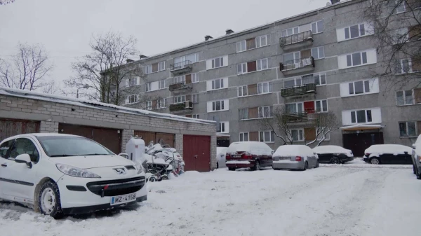 Police fined a Riga resident for parking his car in front of his own garage