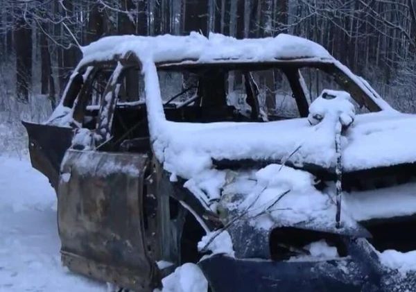A burned car has been standing by the roadside for weeks. Who is supposed to remove it?