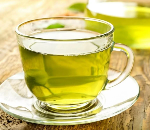 How Green Tea and Two Other Drinks Can Help Achieve a Flat Stomach