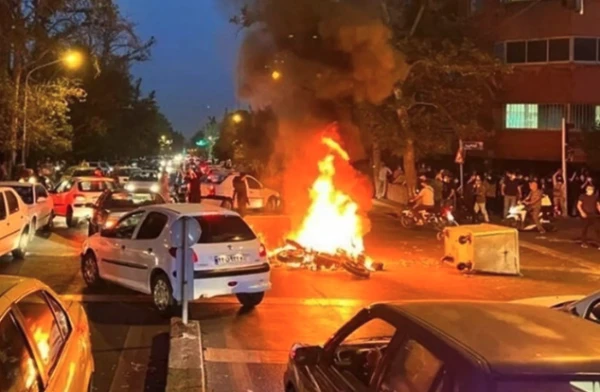 Son of the Overthrown Shah of Iran Calls on Citizens to Capture Cities