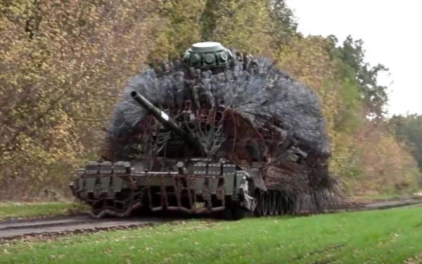 "Dandelion Aquarium": Russia Creates Strange Armor Protection, and It Might Work - The Telegraph