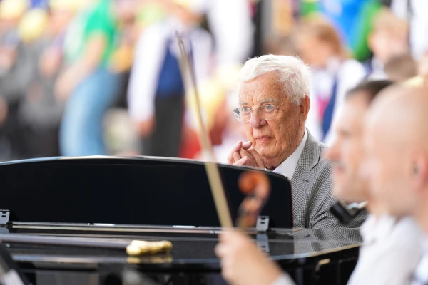 Doctors have banned Raimonds Pauls from the piano