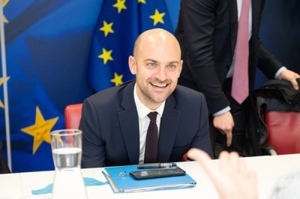 French Foreign Minister: Europeans are capable of defending their territory from any threat