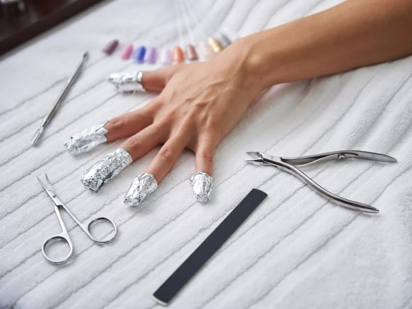 How to Safely Remove Gel Polish at Home Without a Machine and Without Harming Your Nails