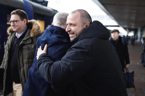 A Delegation from Ukraine Arrives in the U.S. for Peace Talks with Russia