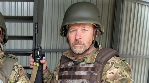 Уволившийся из финской армии в 2001 году майор запаса 64-летний Йоуни Лахти вступил в Украинский интернациональный легион.