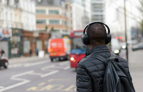 Danish Intelligence Scared of Bluetooth Headphones Due to Conflict with the U.S.