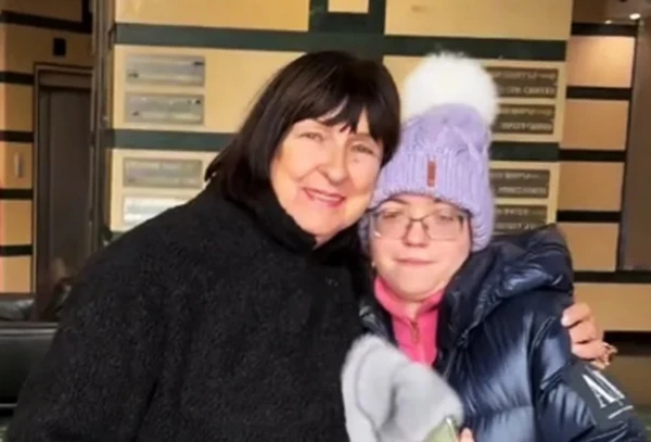 Счастливая бабушка и Ева.