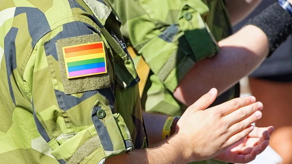 ЛГБТ - открыто выражают свои взгляды в армии.