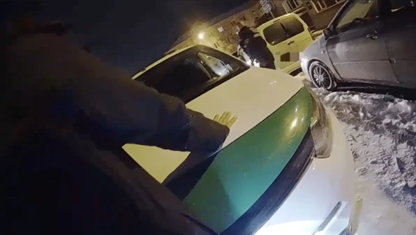 In Kengarags, a driver without a license attempted to flee from the police