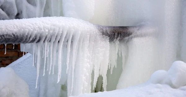 Due to severe frost, water pipes are bursting: 17 houses in Riga are left without water
