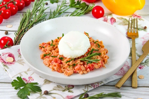 Unusual Oatmeal with Poached Egg: Quick Breakfast with Restaurant Presentation