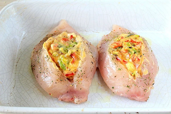 Chicken Fillet Boats with Cheese Filling: A Juicy and Impressive Dish for Dinner