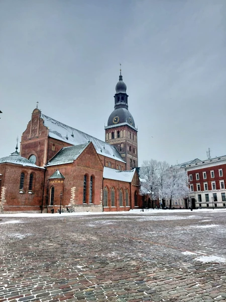 Сердце Вецриги в будний день. Ищу человека! Фото автора.
