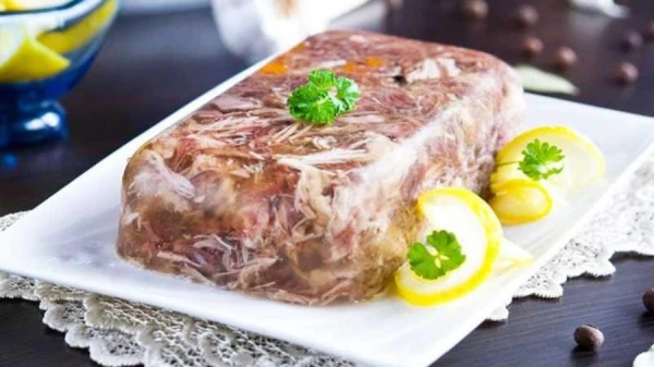 The doctor named 4 key rules for the perfect aspic. What recipe do you prefer?