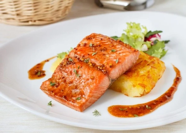 Salmon in Honey-Soy Glaze: A Quick Cooking Method