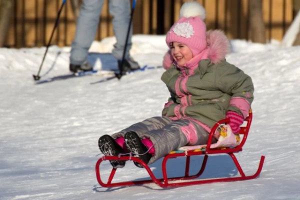How long can you walk with a child outside in the frost?