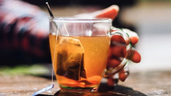 The Doctor Assessed the Effectiveness of Tea Bags in Treating Eyes