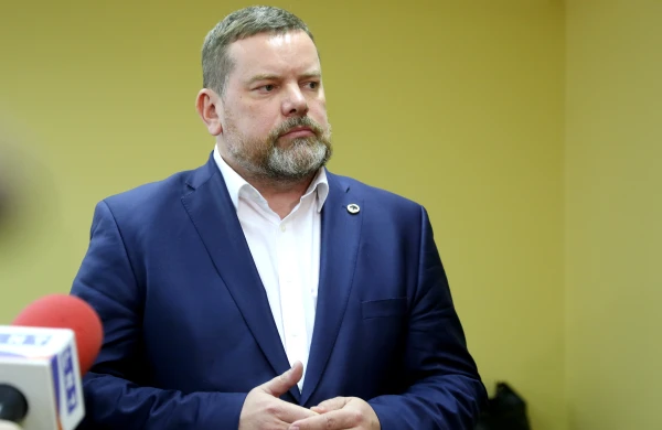 "We need to strike back. It's time to apply the whip." Political scientist is very angry at Trump