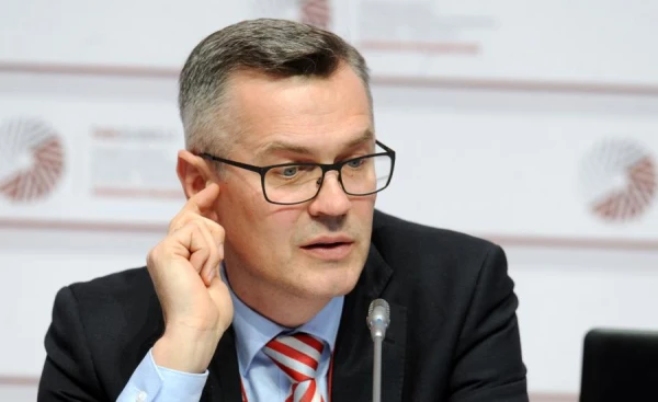 Saeima Deputy Discovers 'Waiters' in Latvia. What Are They Waiting For?