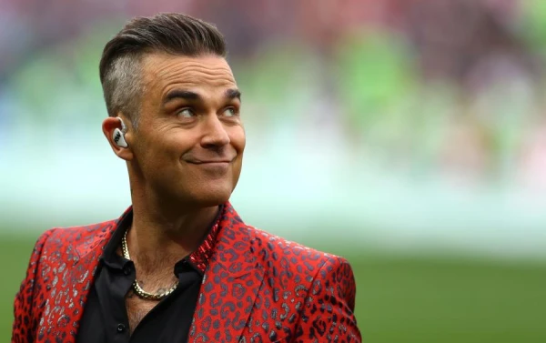 Robbie Williams Breaks The Beatles' Record for Most Number 1 Albums in Britain