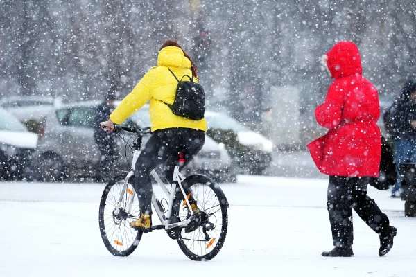 On Monday, light precipitation is expected in many places