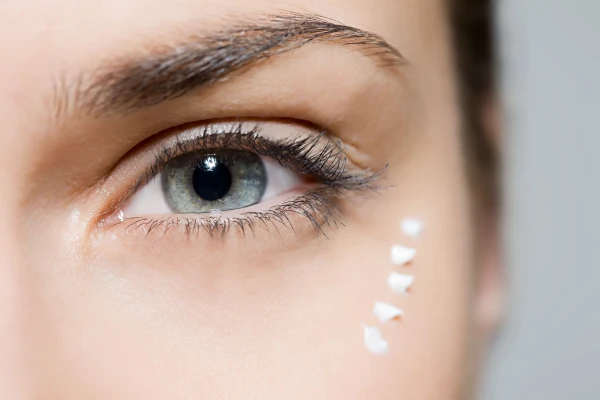Why the Eyes Age: The Real Causes of Wrinkles and Puffiness Around the Eyes