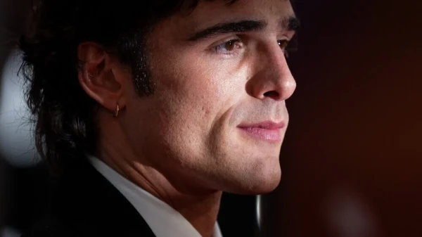 Мистер Элорди - молодой, красивый, загадочный.