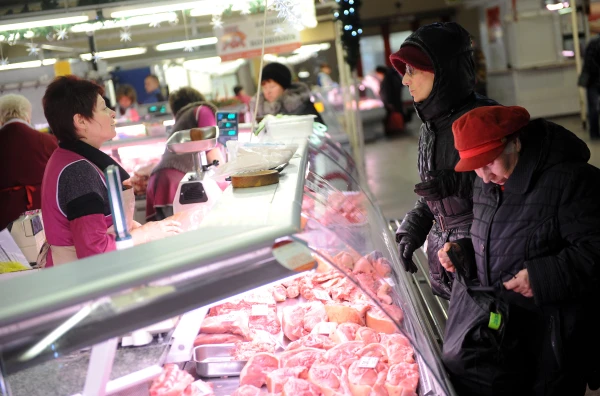 Trains used to go to the Meat Pavilion of the Central Market in Riga. Now will boxers come?