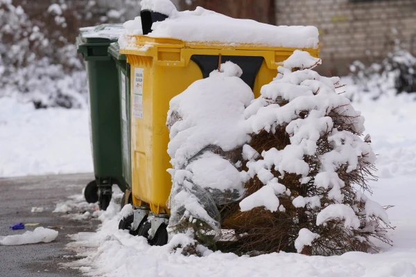 Bottles to the right, food to the left: Riga residents will have to dig through the trash