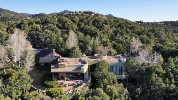 The site of the mysterious death of a Hollywood star is being sold for 6,000,000 USD