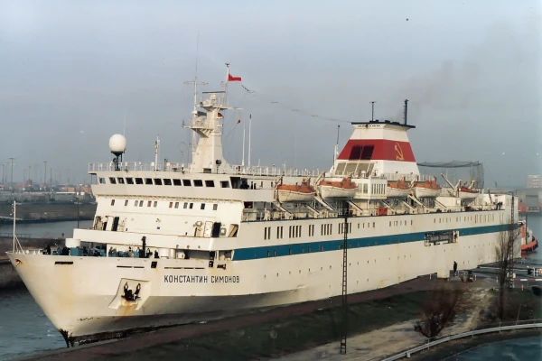 Советский паром "Константин Симонов"