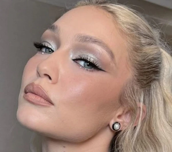 Winter Makeup: Trends with a Focus on Radiance and Longevity