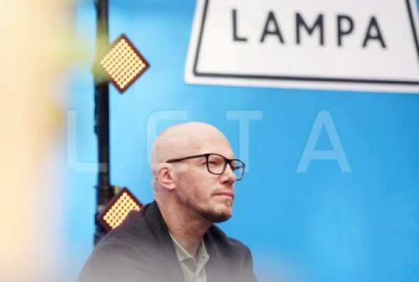 Social media outraged: head of Rail Baltica in Latvia could not name the stations of the future line